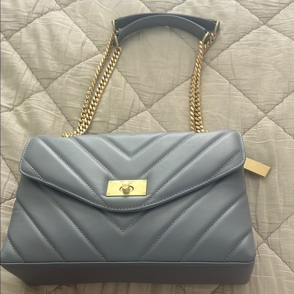 Elegant Blue Quilted Handbag with Gold Chain